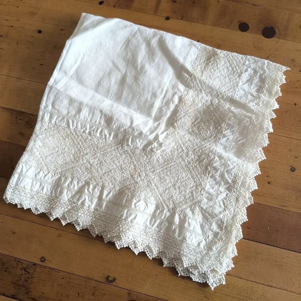 Vintage lace square small tablecloth 22